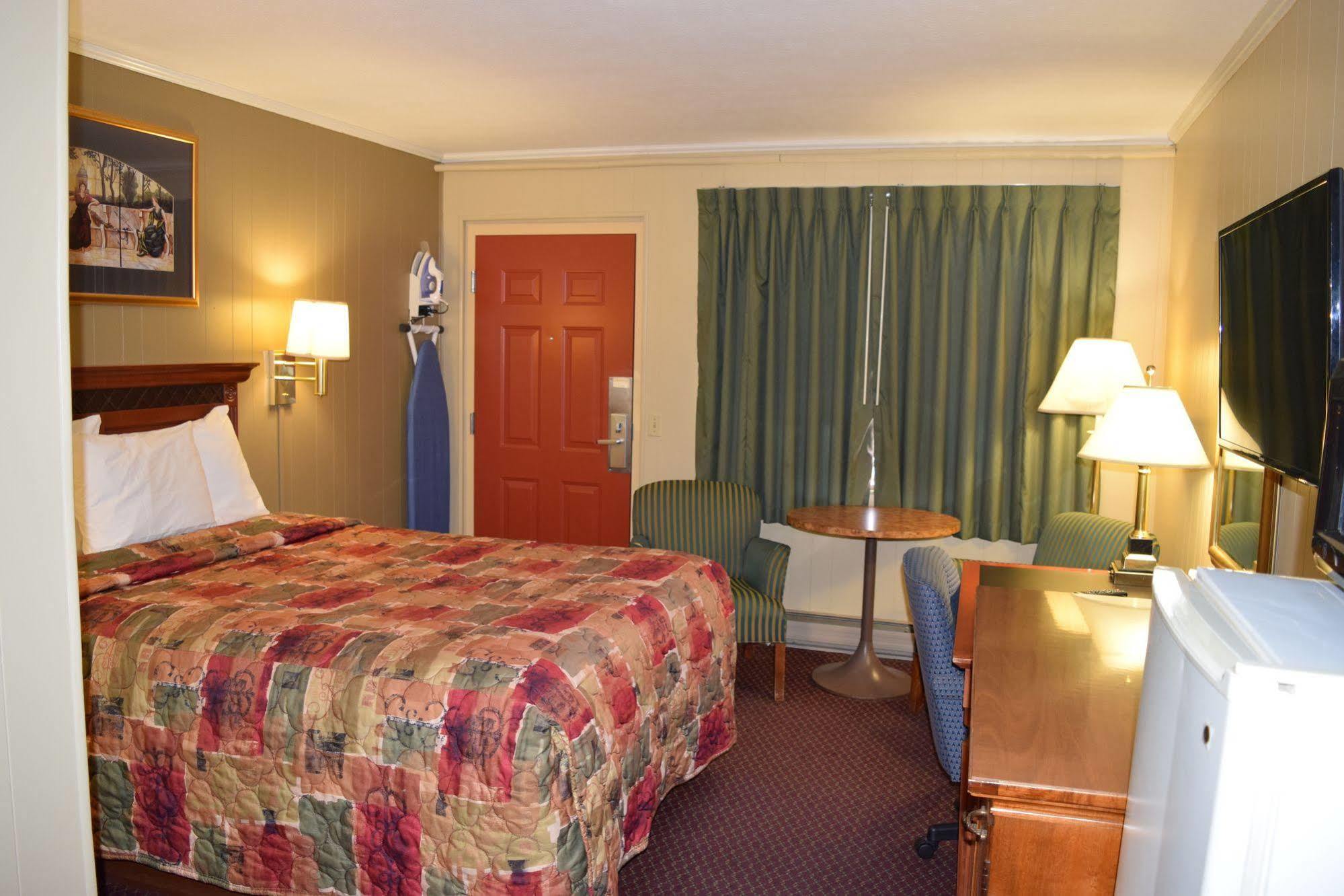 Taylorville Economy Inn المظهر الخارجي الصورة